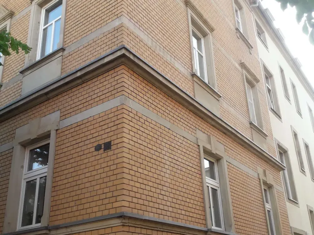FEEL TRULY COMFORTABLE IN A QUIET LOCATION! 2 ROOMS ON THE 2ND FLOOR