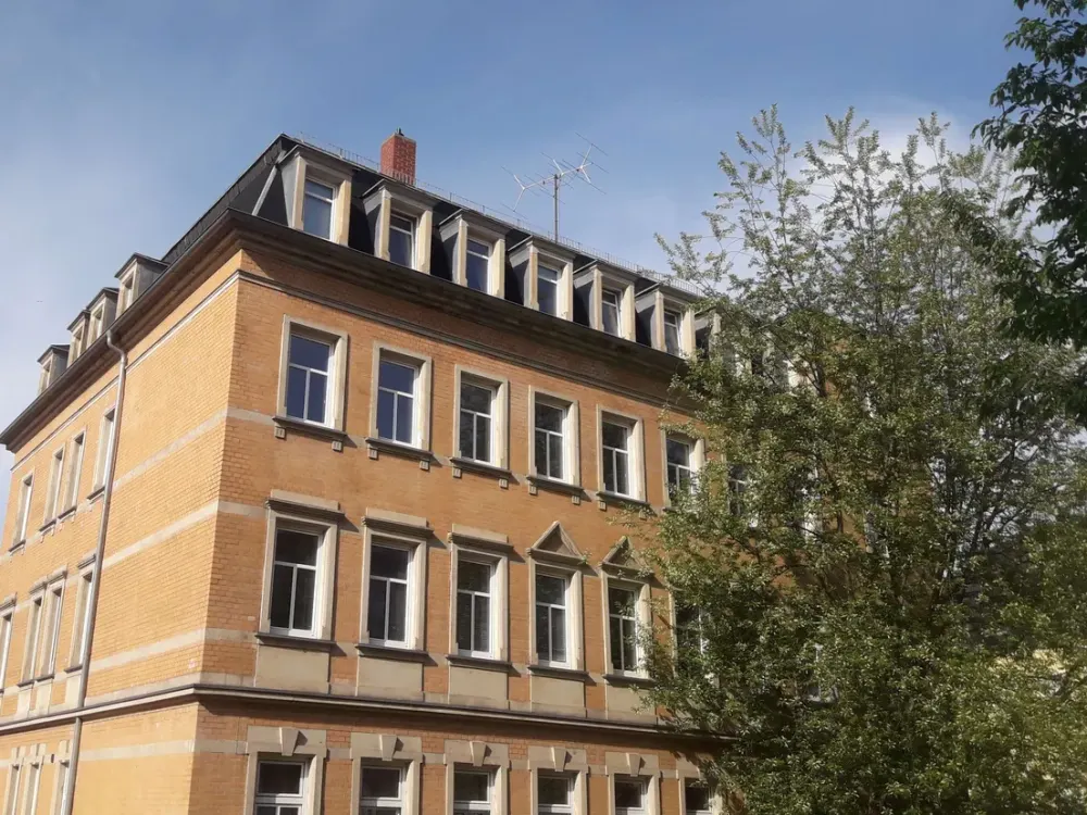 FEEL TRULY COMFORTABLE IN A QUIET LOCATION! 2 ROOMS ON THE 2ND FLOOR