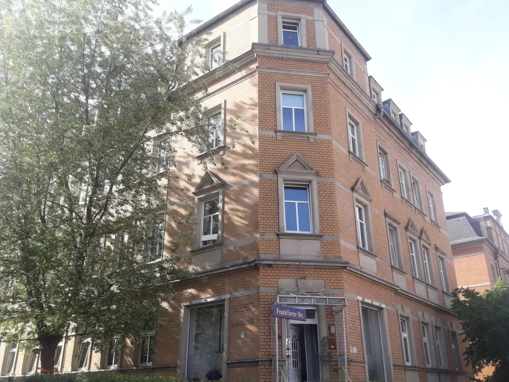 FEEL TRULY COMFORTABLE IN A QUIET LOCATION! 2 ROOMS ON THE 2ND FLOOR
