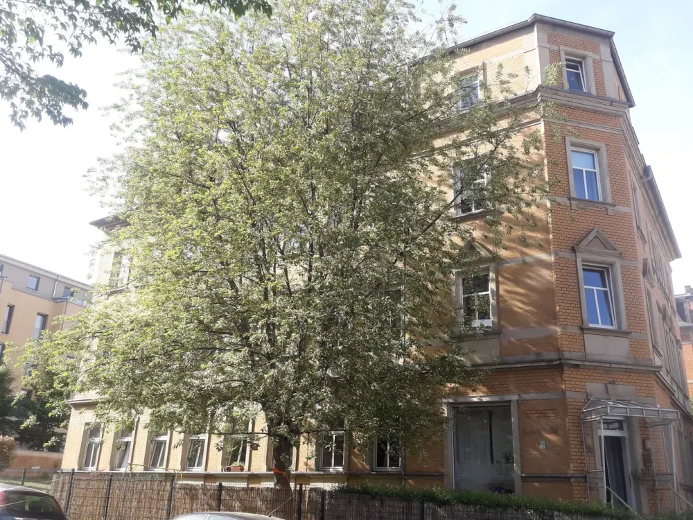 FEEL TRULY COMFORTABLE IN A QUIET LOCATION! 2 ROOMS ON THE 2ND FLOOR