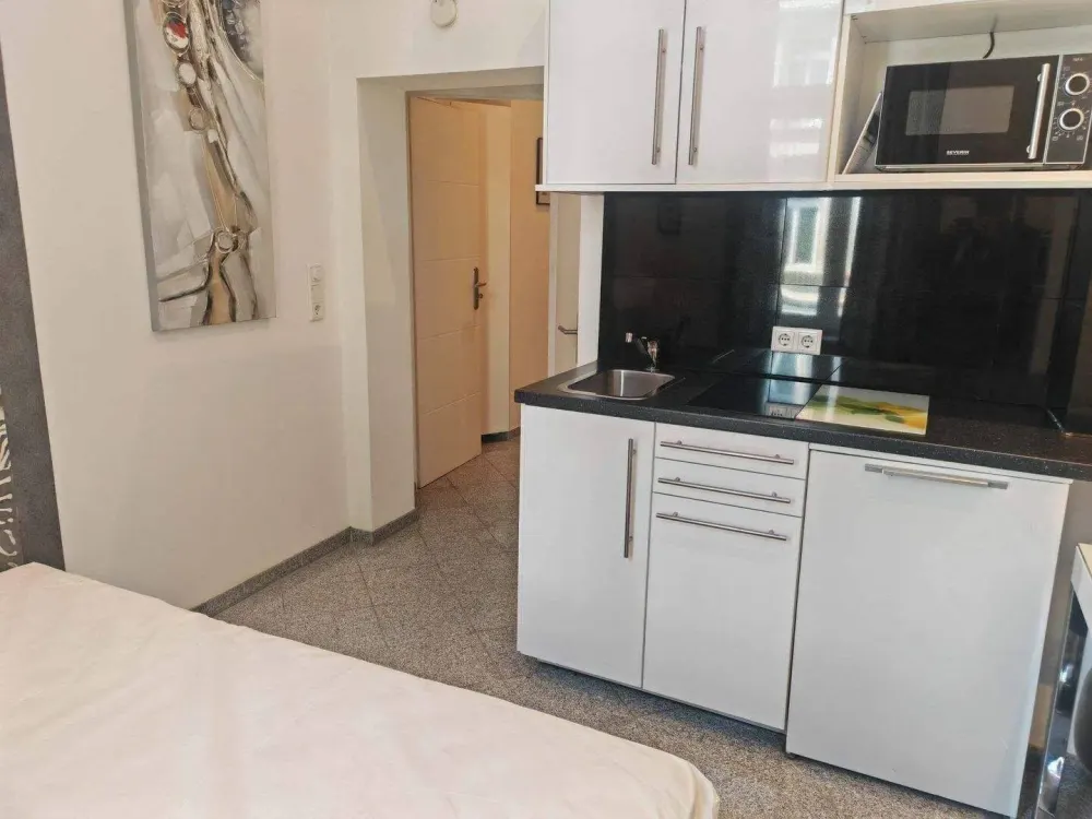 1ZW STUDIOMÖBLIERT 1X ZAHLEN WARMIETE INCL INTERNET HEIZUNG STROM LAUFNAH GOETHE UNI PENNY DM MCPAPER POST REWE ALTE OPER GRÜNEBURGWEG U BAHNEN BUS