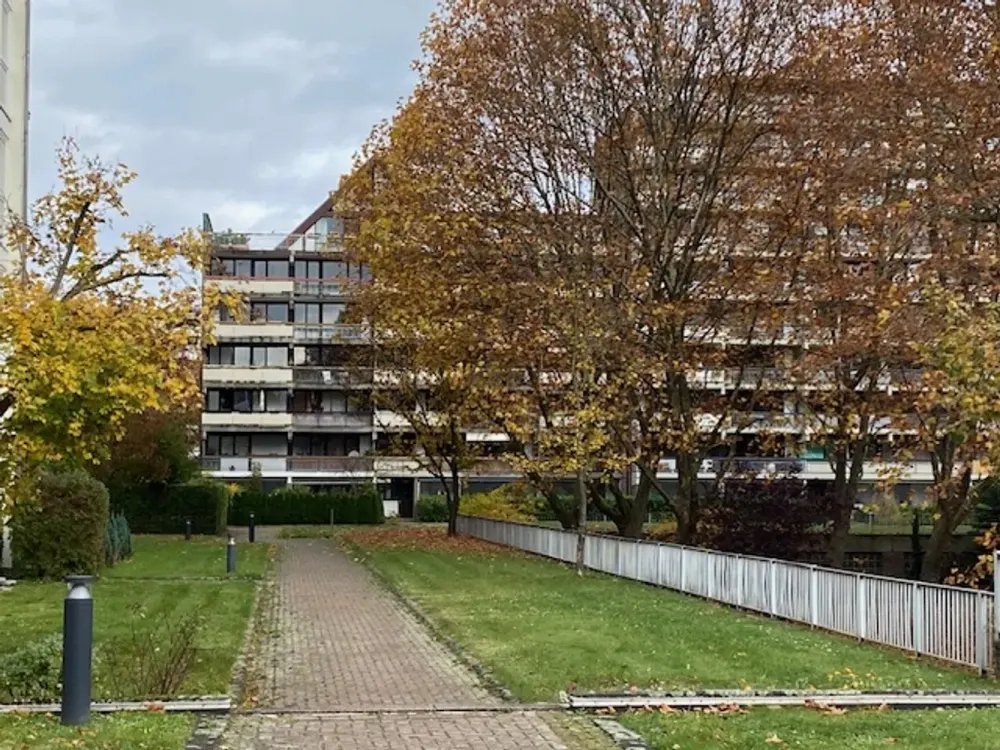 Beautiful, bright, sunny, quiet 4-room apartment, next to Rhein.Center in Köln-Weiden