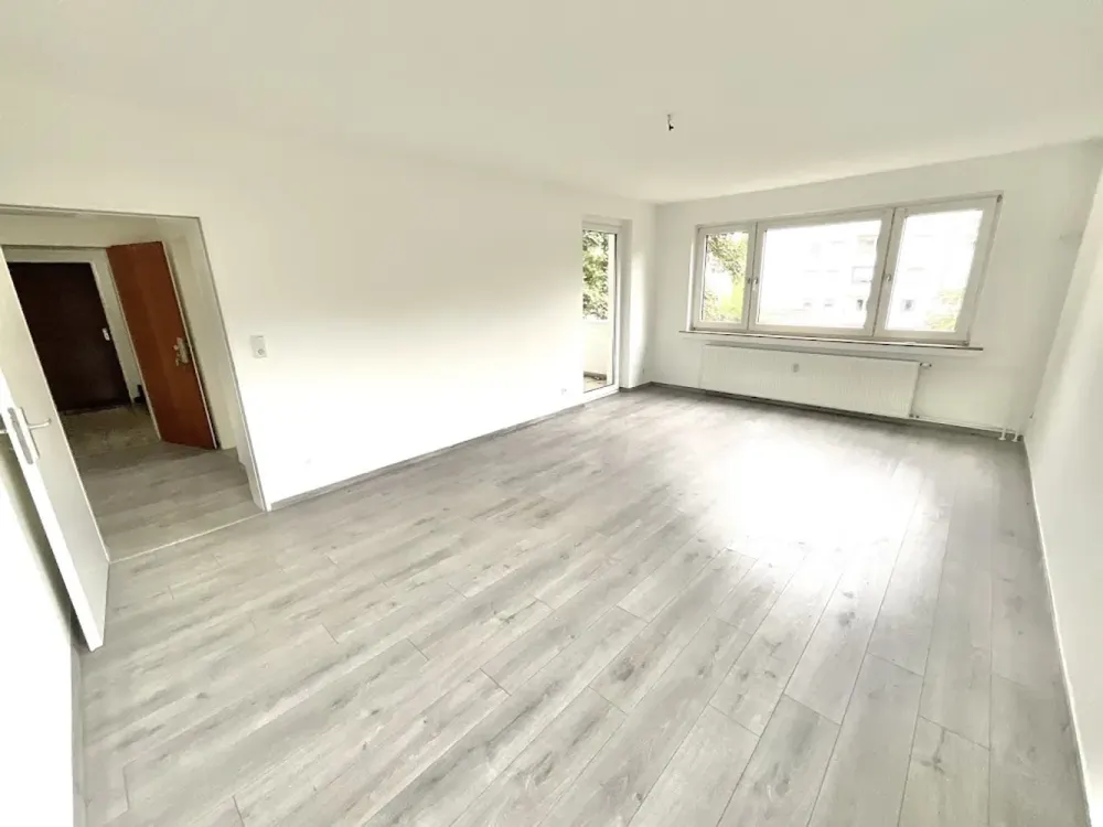 Große 3 Zimmerwohnung mit Balkon