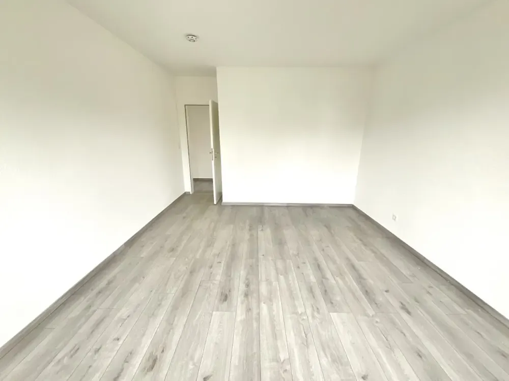 Große 3 Zimmerwohnung mit Balkon