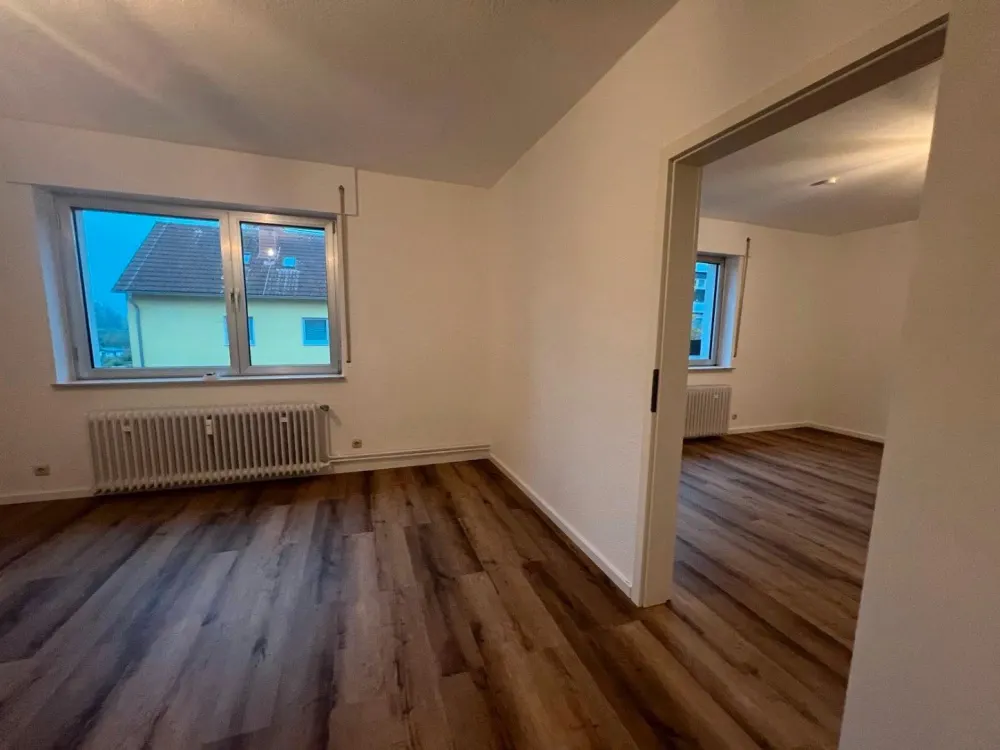 Großzügige 4-Zi.-Whg im gepflegten 3-Fam Haus, frei ab 01.12.