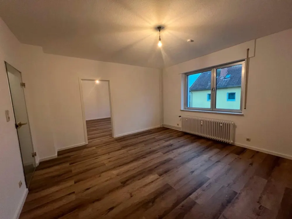 Großzügige 4-Zi.-Whg im gepflegten 3-Fam Haus, frei ab 01.12.