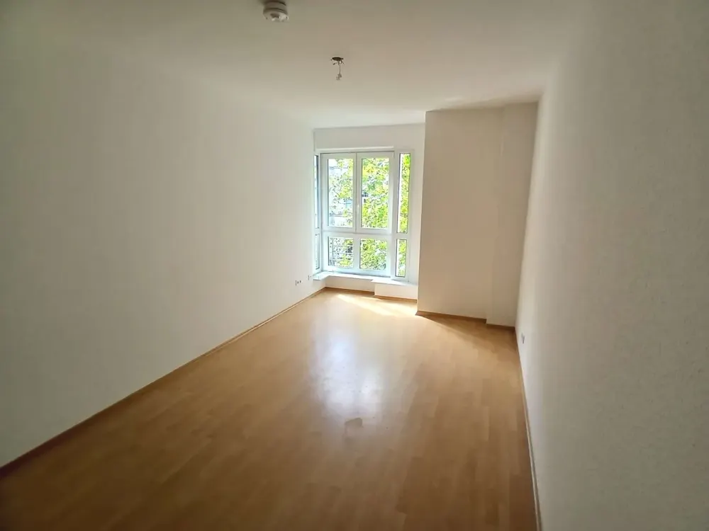 Urbanes Wohnen mit Flair, Helle Wohnung mit Balkon im Herzen der Stadt