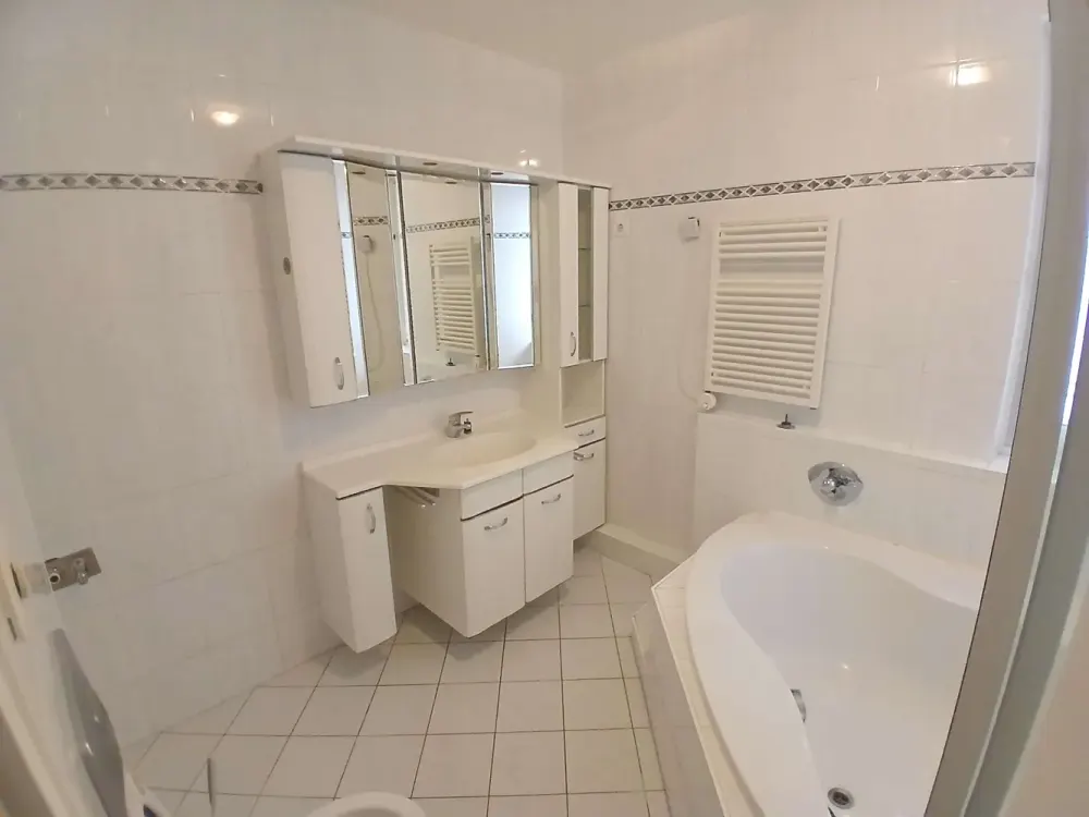 Urbanes Wohnen mit Flair, Helle Wohnung mit Balkon im Herzen der Stadt