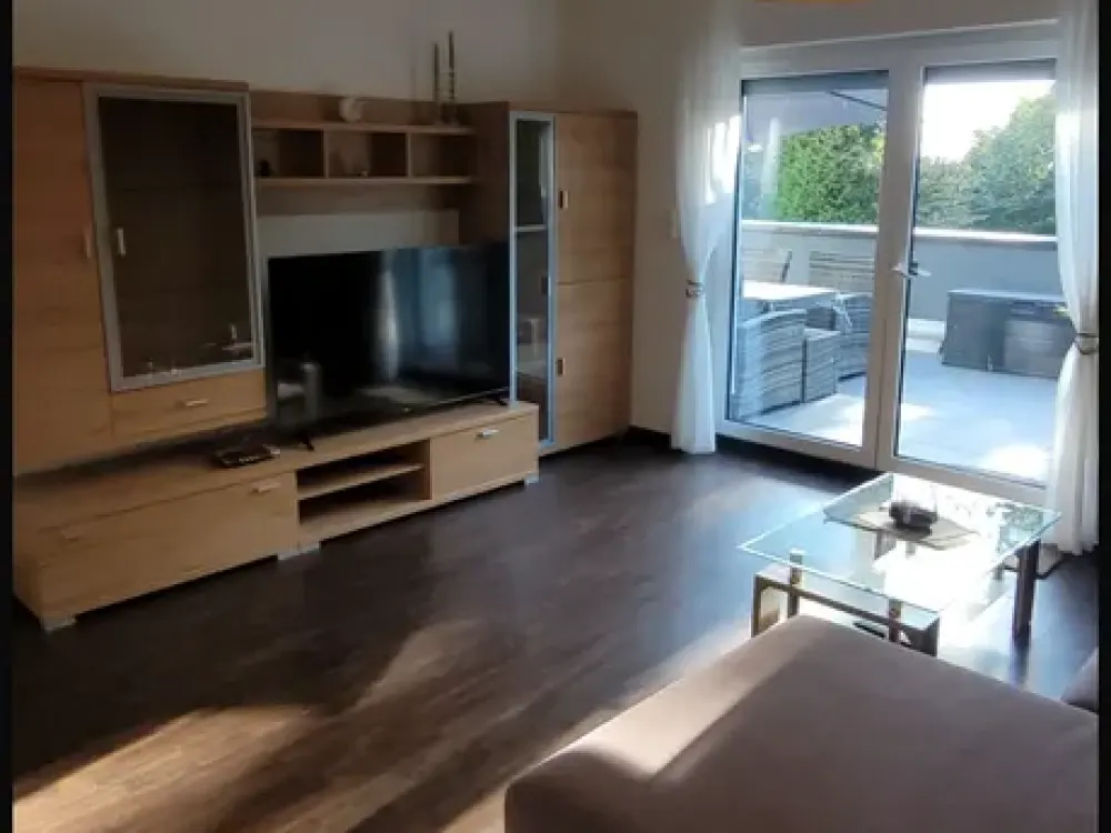 Lebendig wohnen in Schlebusch: Voll möblierte 3-Zimmer-Wohnung mit Sonnenterrasse