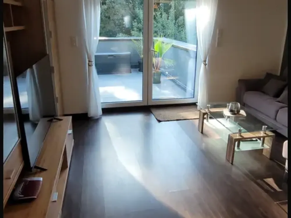Lebendig wohnen in Schlebusch: Voll möblierte 3-Zimmer-Wohnung mit Sonnenterrasse