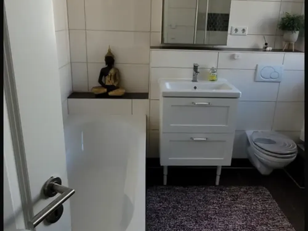 Lebendig wohnen in Schlebusch: Voll möblierte 3-Zimmer-Wohnung mit Sonnenterrasse