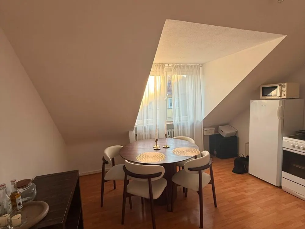 Helle gemütliche Wohnung mit Einbauküche, Nachmieter gesucht