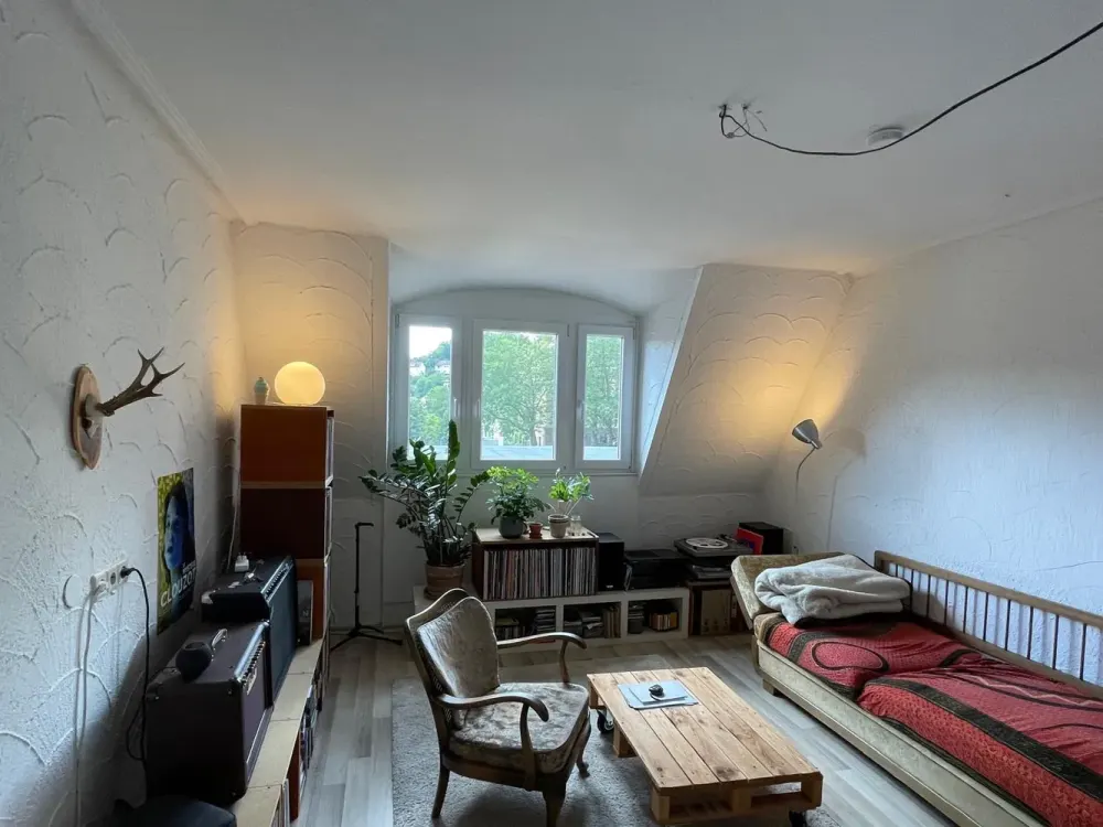 DG -Wohnung zum wohl fühlen- grün, hell, ruhig