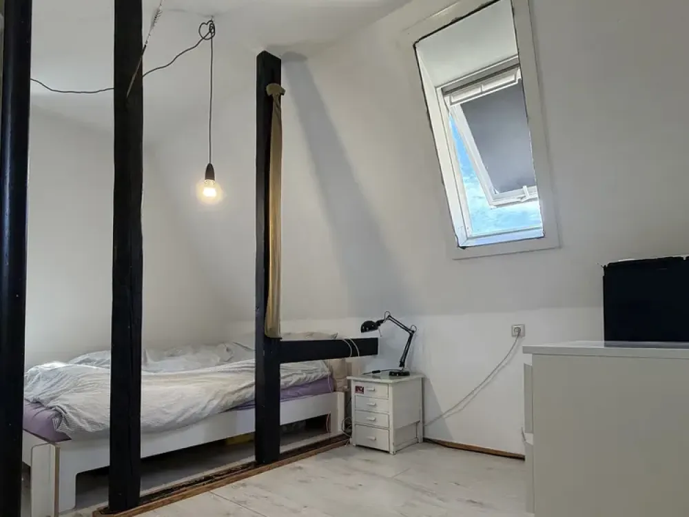 DG -Wohnung zum wohl fühlen- grün, hell, ruhig