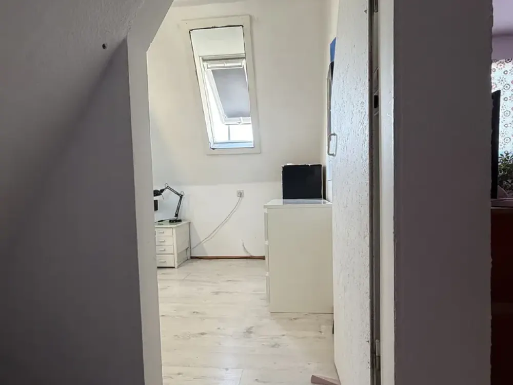 DG -Wohnung zum wohl fühlen- grün, hell, ruhig