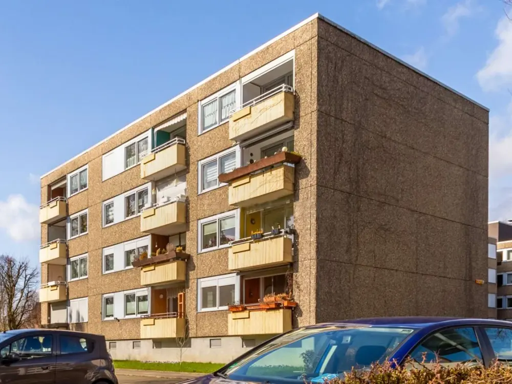 Teilmöblierte ruhige 3 Zimmer Wohnung mit Aufzug und eigenem PKW-Stellplatz