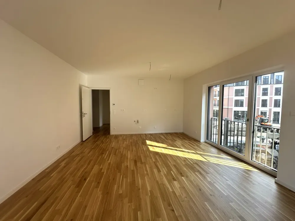 شقة مريحة من 4 غرف مع شرفة في دريسدن-فريدريششتات، أول سكن