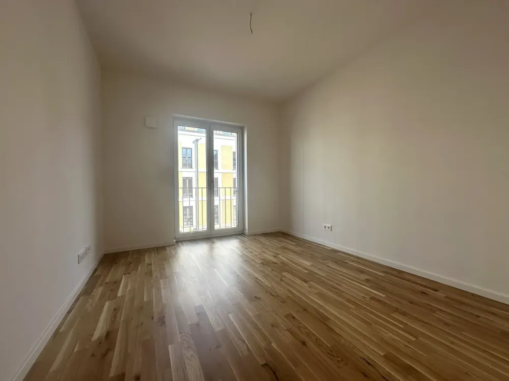 شقة مريحة من 4 غرف مع شرفة في دريسدن-فريدريششتات، أول سكن
