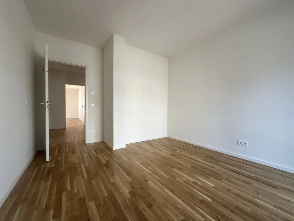 شقة مريحة من 4 غرف مع شرفة في دريسدن-فريدريششتات، أول سكن