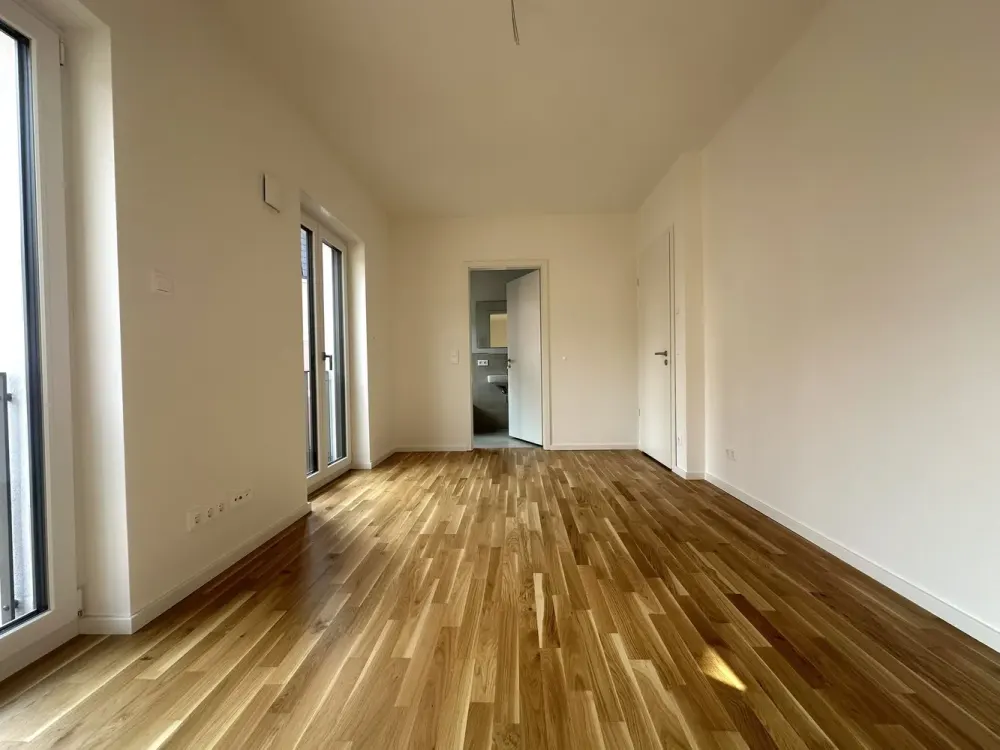 شقة مريحة من 4 غرف مع شرفة في دريسدن-فريدريششتات، أول سكن