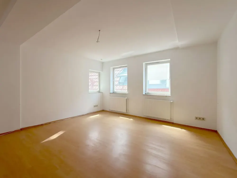 - Frisch modernisiert im denkmalgeschützten Haus - Attraktive 3-Zimmer-Wohnung im 2. Obergeschoss