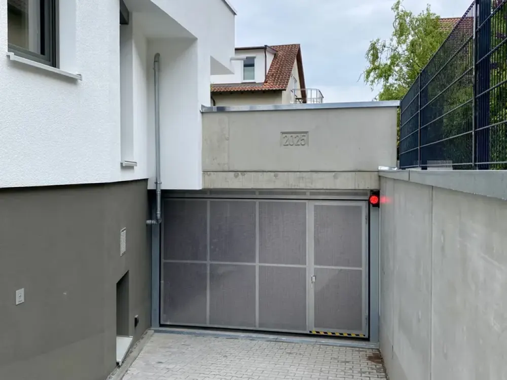 Moderner Neubau: zentrale 2 Zi Wo mit Garten