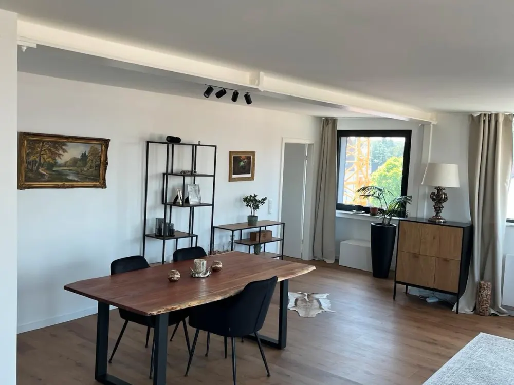 Helle 4-Zimmer-Wohnung mit Dachterrasse