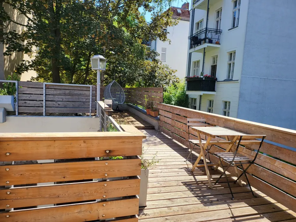 Voll möbliertes Juwel im Hinterhof: Remisen-Loft mit Hauscharakter und 80 m² Dachterrasse