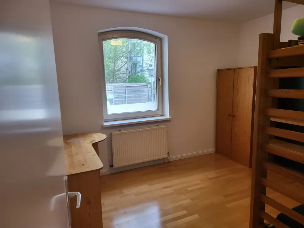 Voll möbliertes Juwel im Hinterhof: Remisen-Loft mit Hauscharakter und 80 m² Dachterrasse