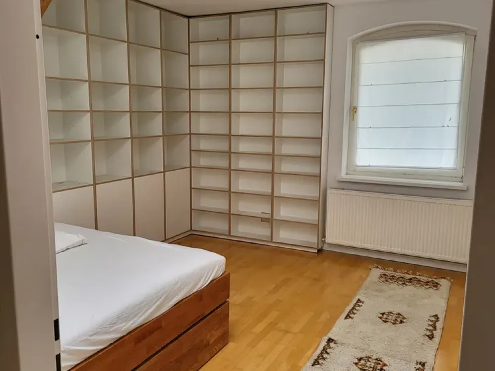 Voll möbliertes Juwel im Hinterhof: Remisen-Loft mit Hauscharakter und 80 m² Dachterrasse