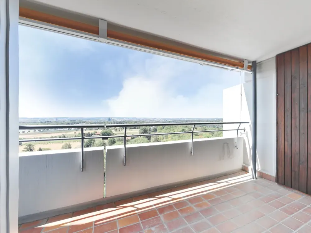 Ihr Zuhause mit Aussicht: 3,5-Zimmerwohnung im 18. OG mit Loggia und großzügigem Lichteinfall