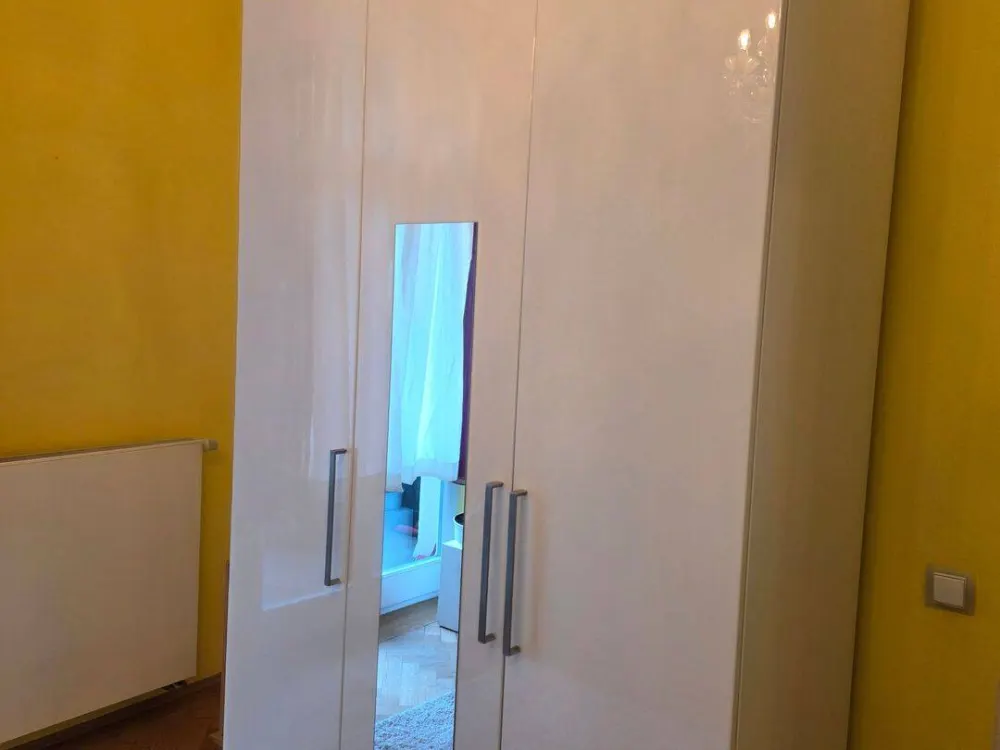 biete ein möbliertes 24qm WG-Zimmer