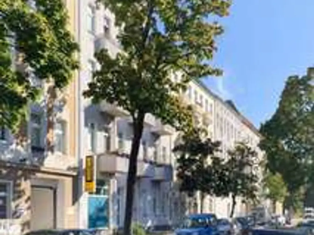 Helle charmante 3-Zimmer Altbau-Wohnung im 1. OG in Renovierung