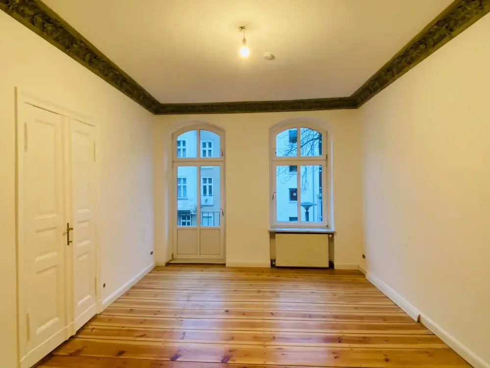 Helle charmante 3-Zimmer Altbau-Wohnung im 1. OG in Renovierung