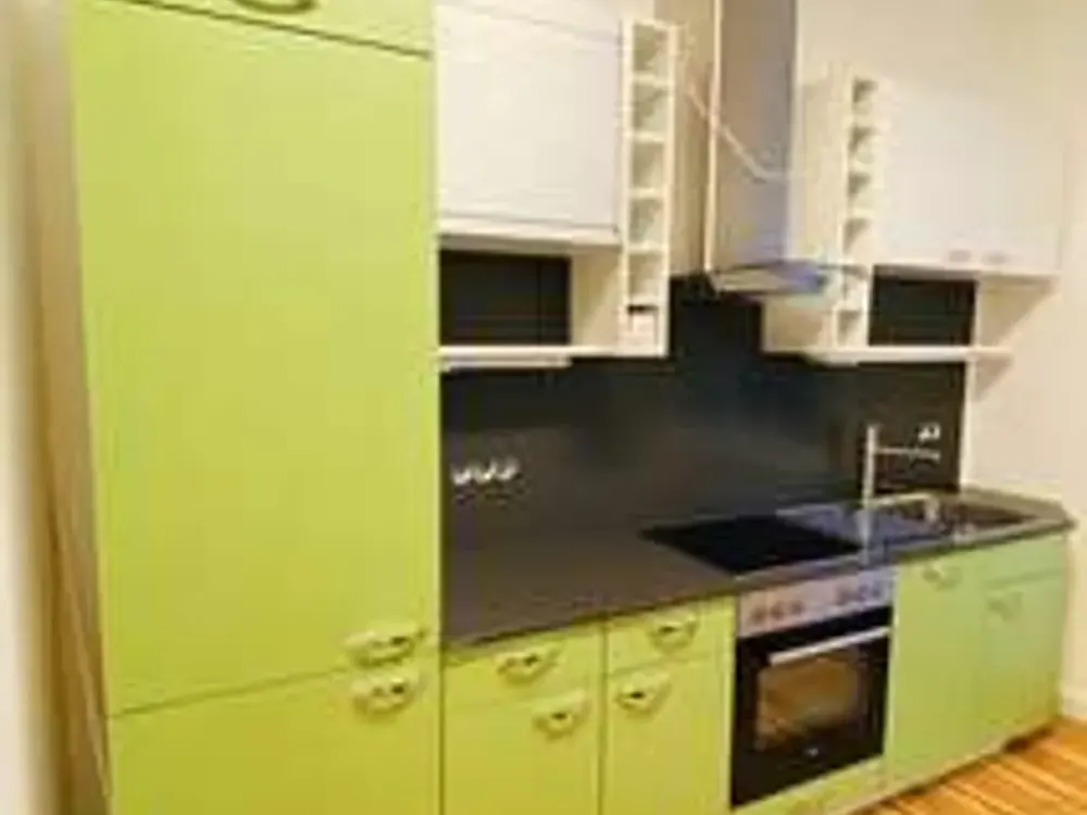 Helle charmante 3-Zimmer Altbau-Wohnung im 1. OG in Renovierung