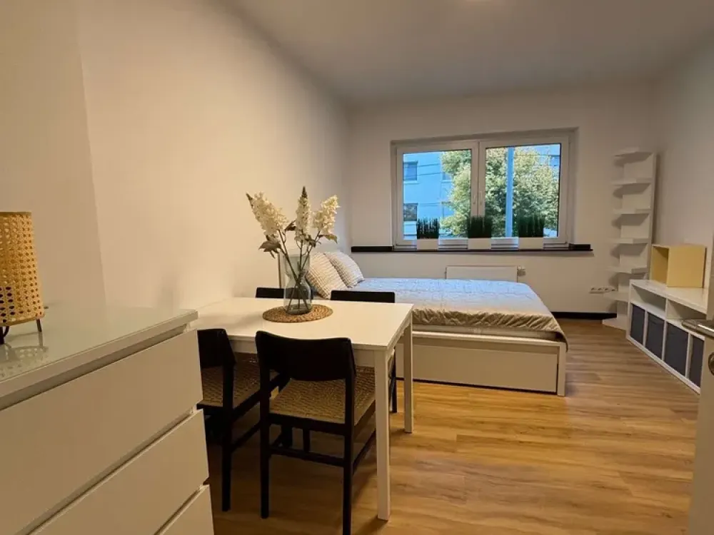 Ab 01.12.26 verfügbar! Zentrales, möbliertes App. mit Küche und Balkon