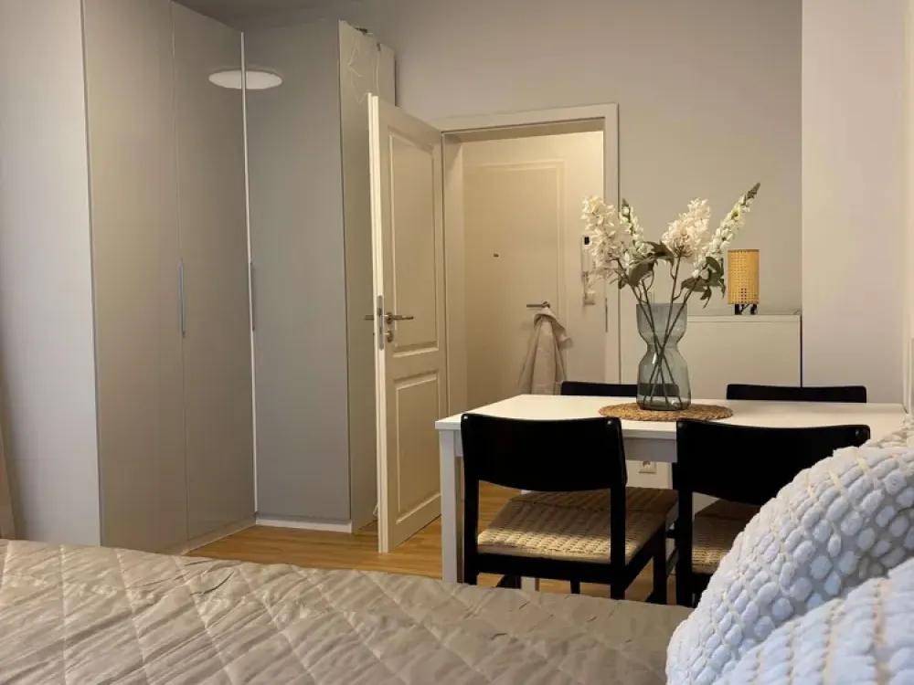 Ab 01.12.26 verfügbar! Zentrales, möbliertes App. mit Küche und Balkon