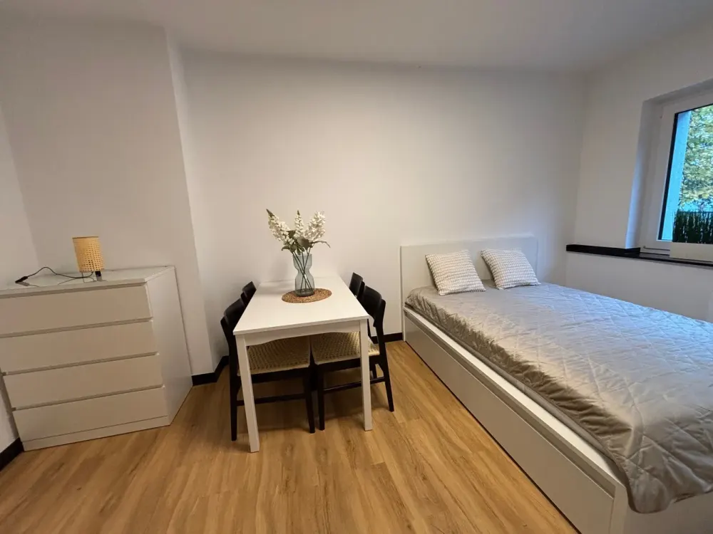 Ab 01.12.26 verfügbar! Zentrales, möbliertes App. mit Küche und Balkon
