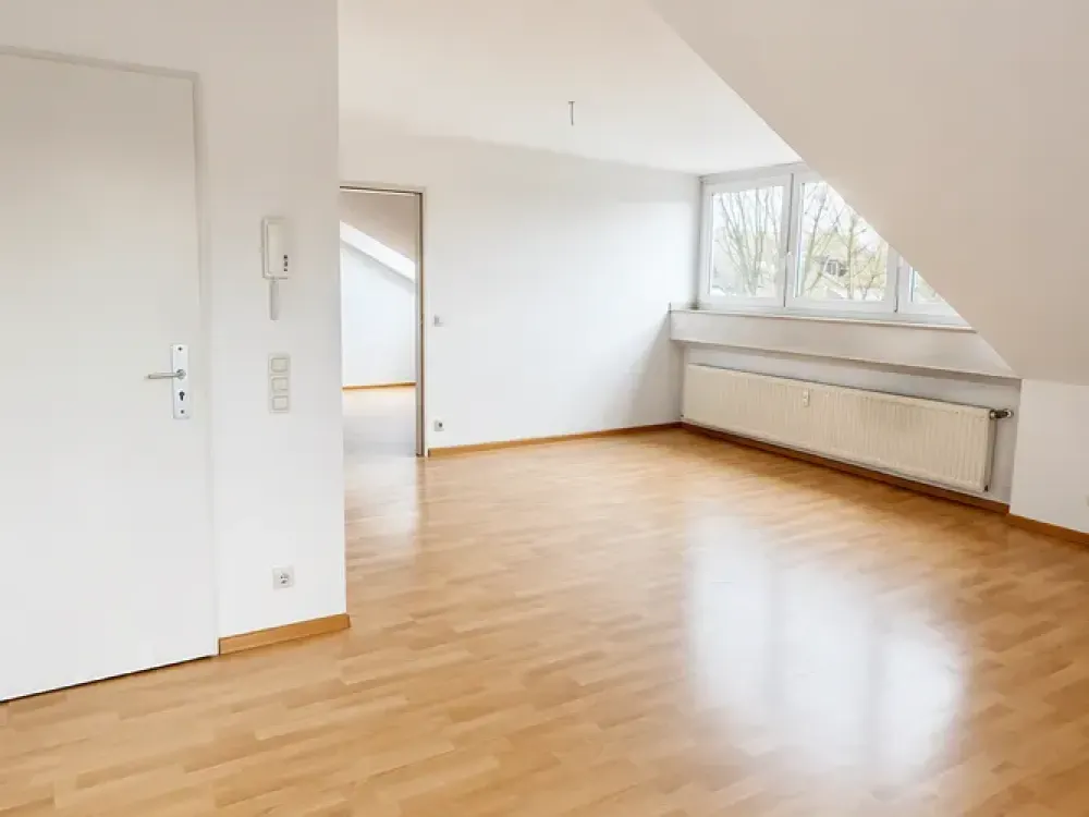 Schöne Dachgeschosswohnung in ruhiger Lage