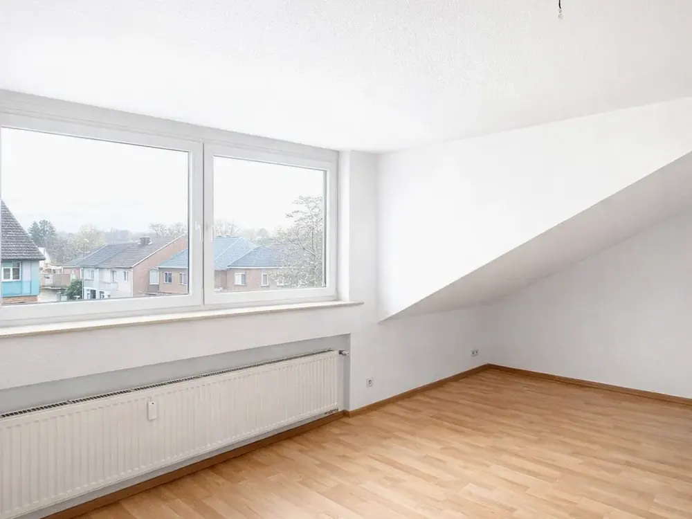 Schöne Dachgeschosswohnung in ruhiger Lage