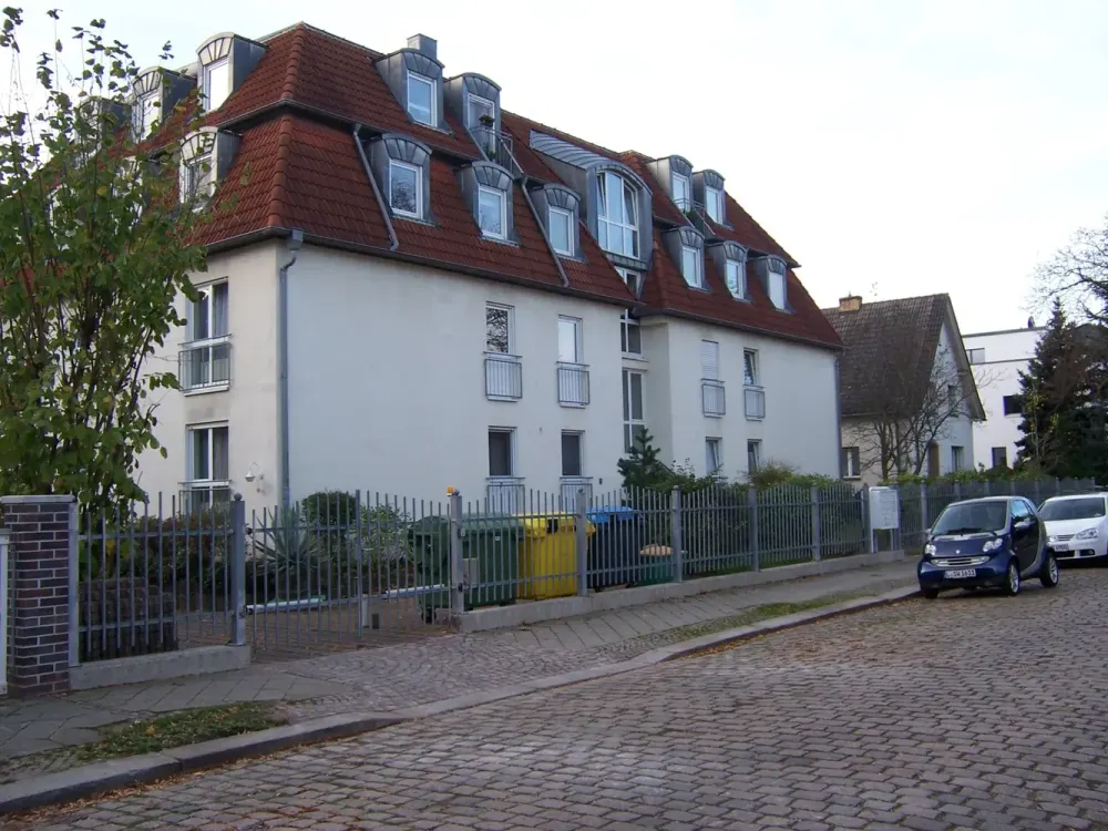 LEUTZSCH, 2-Zi-Wohnung mit Bad, Abstellraum, Balkon in ruhiger, grüner Lage