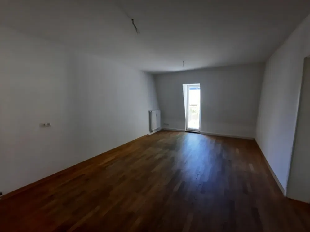 Attraktive 2-Zimmer-DG-Wohnung mit gemütlichem Balkon und modernem Duschbad in Erfurt/Löbervorstadt