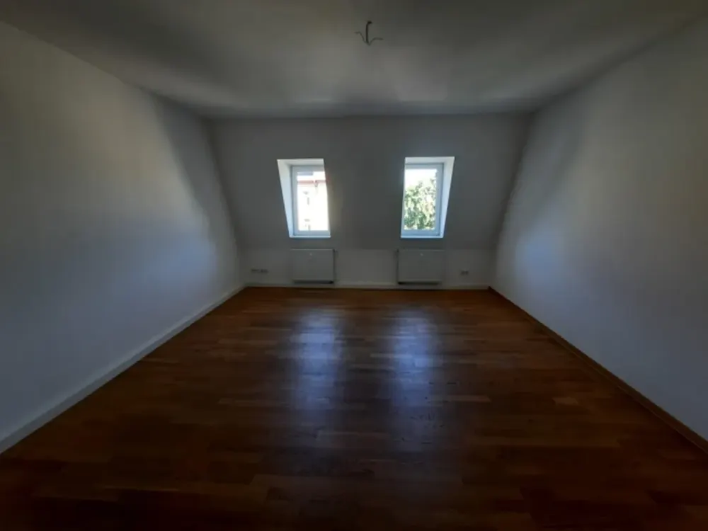 Attraktive 2-Zimmer-DG-Wohnung mit gemütlichem Balkon und modernem Duschbad in Erfurt/Löbervorstadt
