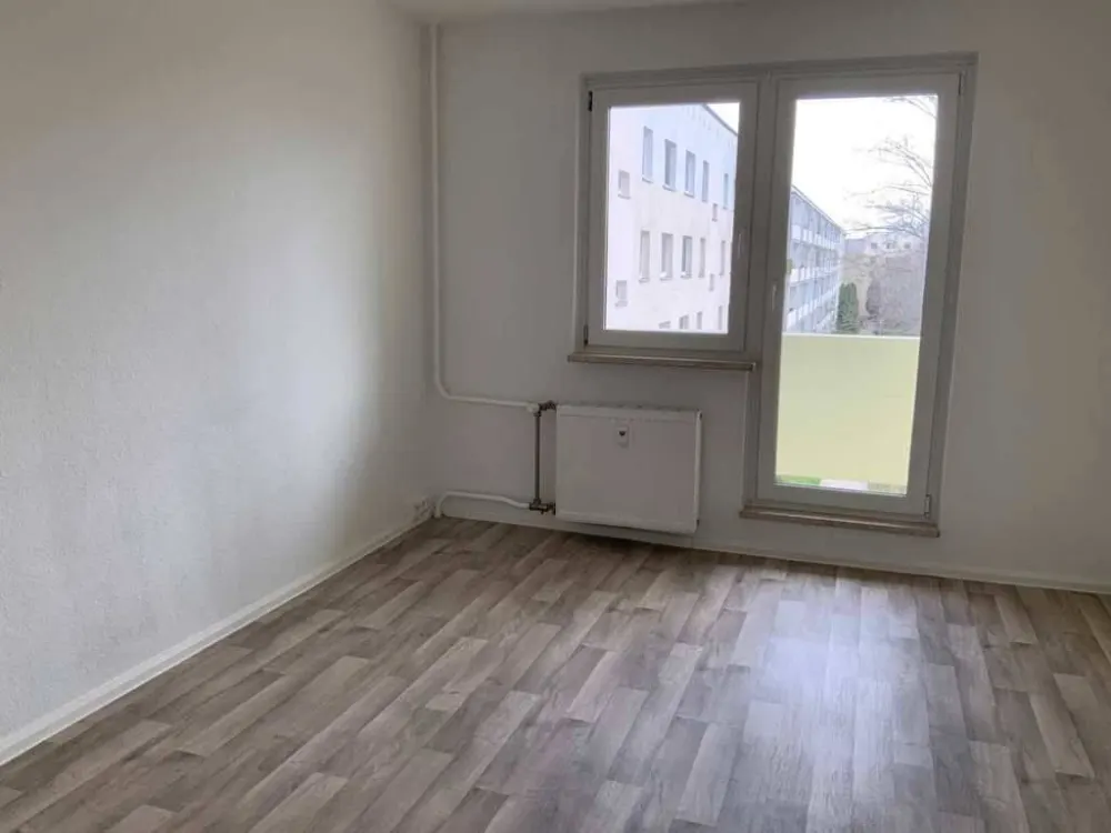 Grünau-Ost: 2 Raumwohnung mit Balkon sucht dich!