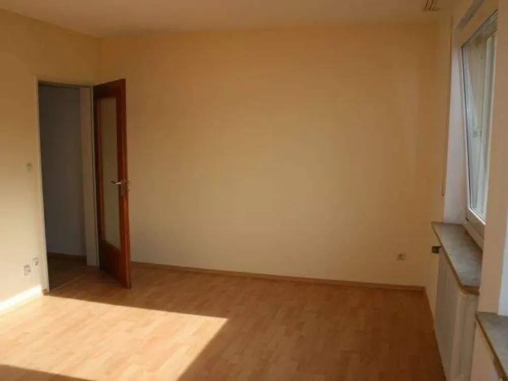 Ruhige, sonnige 1-Zimmer-Wohnung im 3. Stock