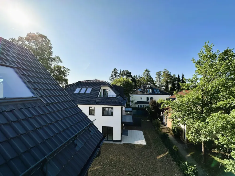 Neubau-Erstbezug: Helle 3-Zi. PREMIUM-DG-Wohnung mit über 3m Deckenhöhe und Dachterrasse