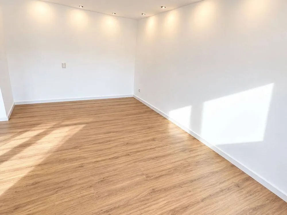 Sunny 3-Room Apartment with 112sqm, 2 Balconies, Built-in Kitchen and Parking Space
