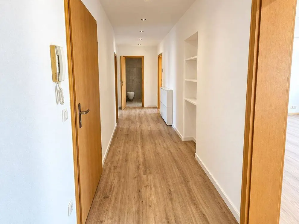 Sunny 3-Room Apartment with 112sqm, 2 Balconies, Built-in Kitchen and Parking Space