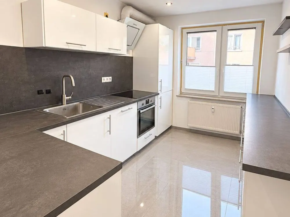 Sunny 3-Room Apartment with 112sqm, 2 Balconies, Built-in Kitchen and Parking Space