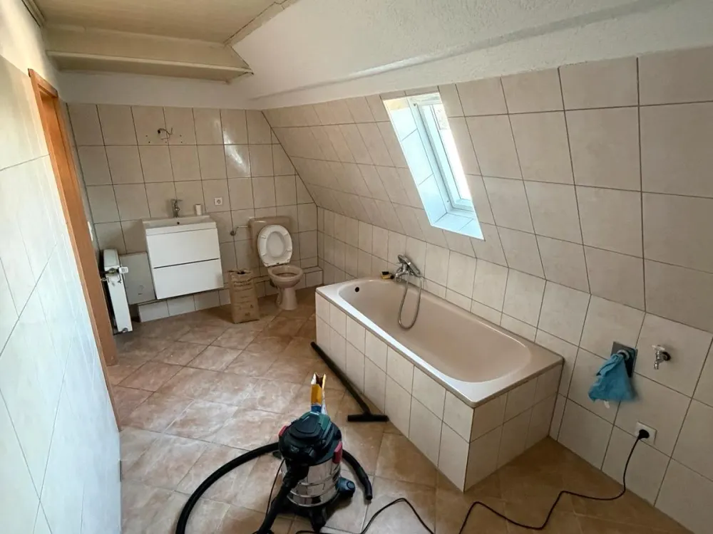 Helle 3-Zimmer-Altbauwohnung (93 m²) mit zusätzlichem Speicher